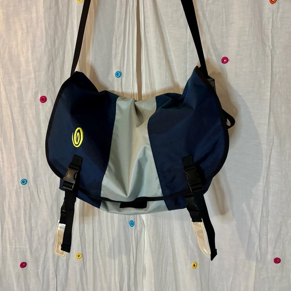 Timbuk2 classic messenger